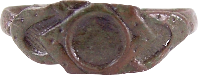 EUROPEAN WOMAN’S RING 18TH-19TH CENTURY, SIZE 7 ½ - Fagan Arms