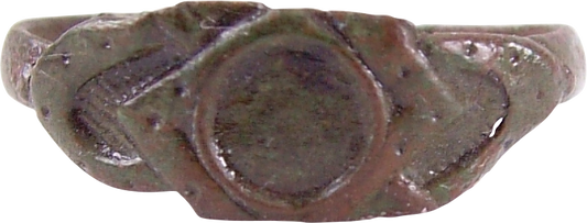 EUROPEAN WOMAN’S RING 18TH-19TH CENTURY, SIZE 7 ½ - Fagan Arms